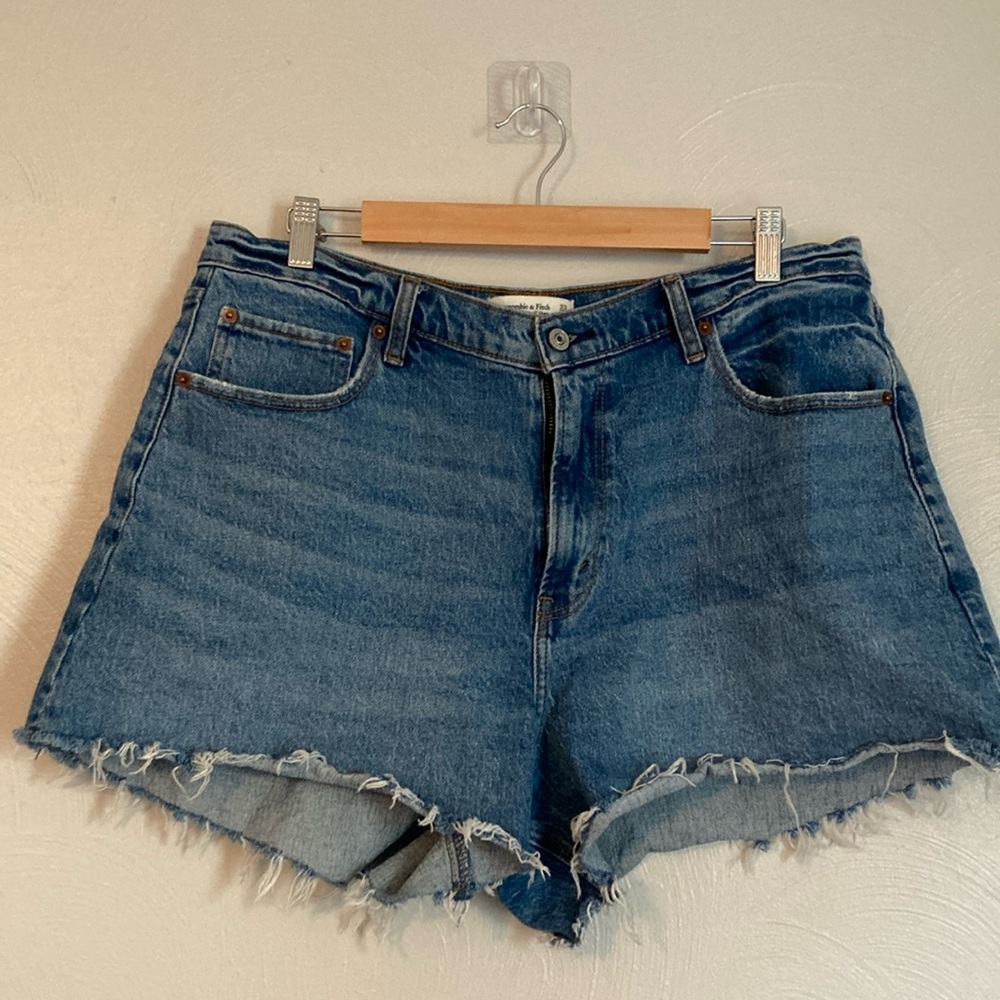 Abercrombie‎ & Fitch Curve Love Blue Jean Shorts Distressed Style